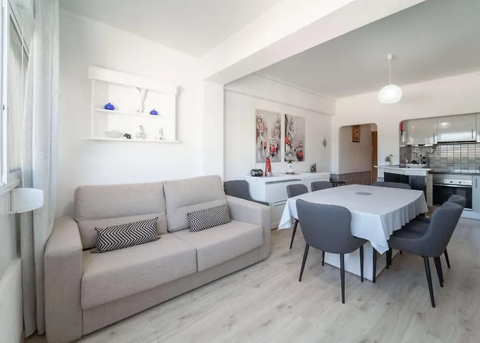 2br Near | By Airnest * Charneca (Setubal)