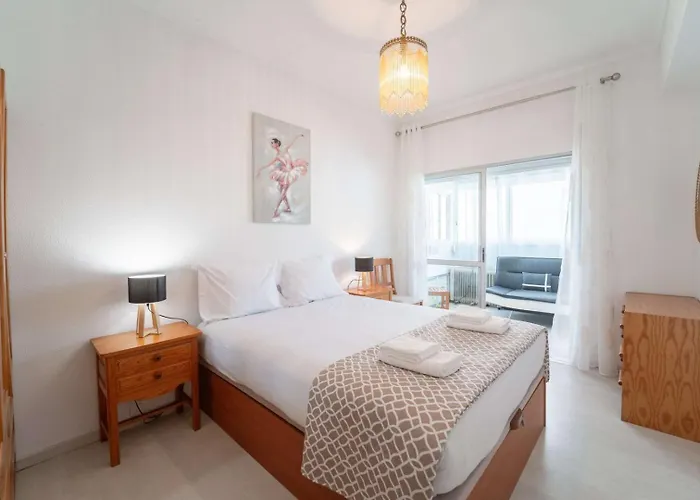 2br Near | By Airnest Charneca (Setubal)