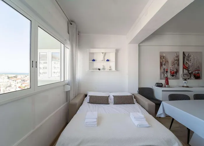 2br Near | By Airnest Lejlighed