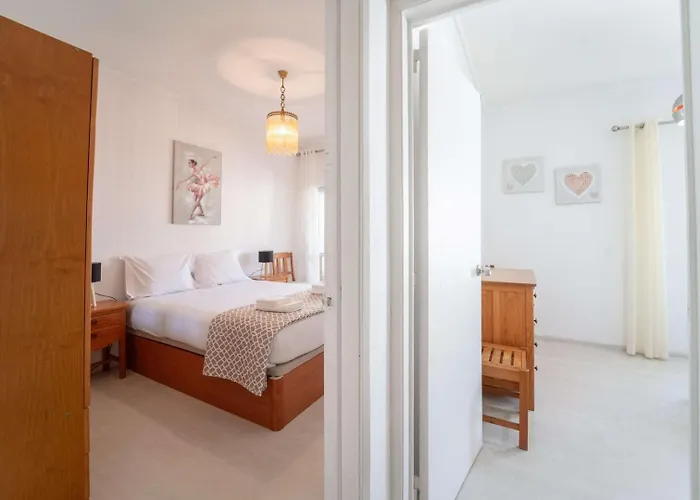 2br Near | By Airnest * Charneca (Setubal)