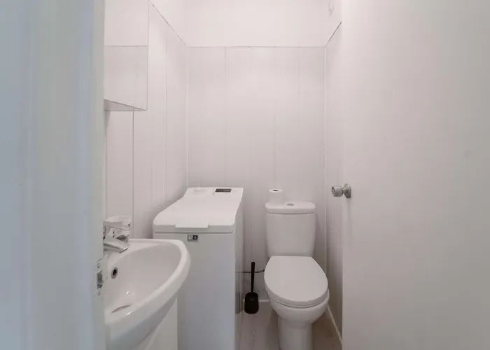 2br Near | By Airnest