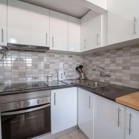2br Near Costa Da Caparica | By Airnest