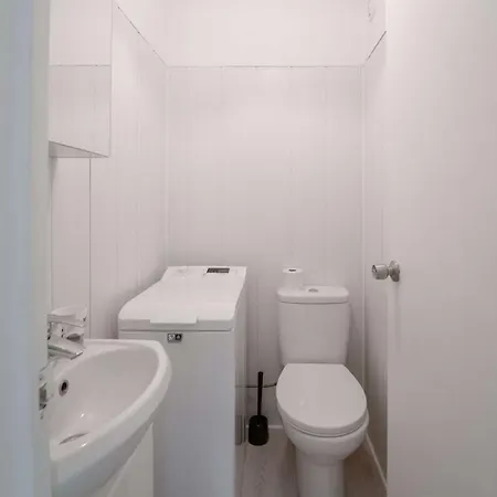 2br Near Costa Da Caparica | By Airnest